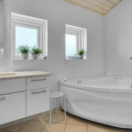 Gorgeous Home In Ejstrupholm With Wifi *