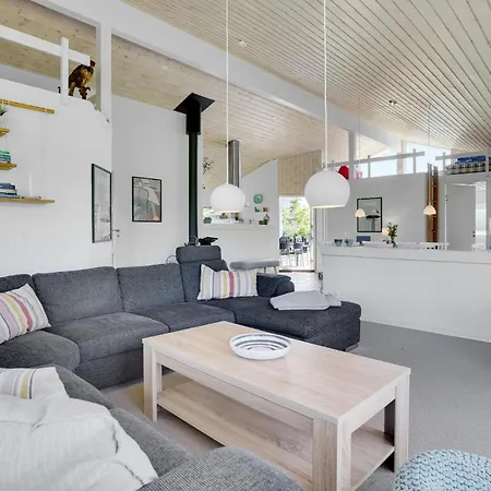 בית נופש Gorgeous Home In Ejstrupholm With Wifi