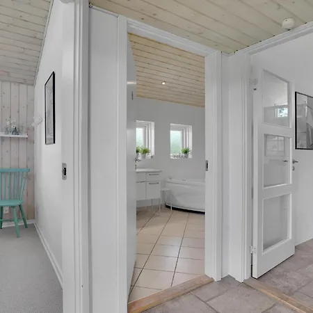 Gorgeous Home In Ejstrupholm With Wifi *