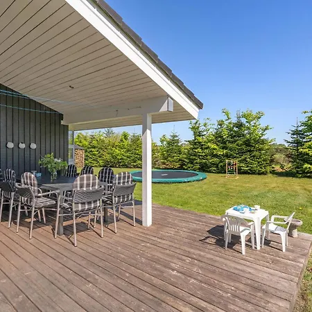 Gorgeous Home In Ejstrupholm With Wifi בית נופש *