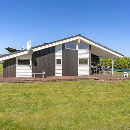 In Ejstrupholm With Kitchen Feriehus